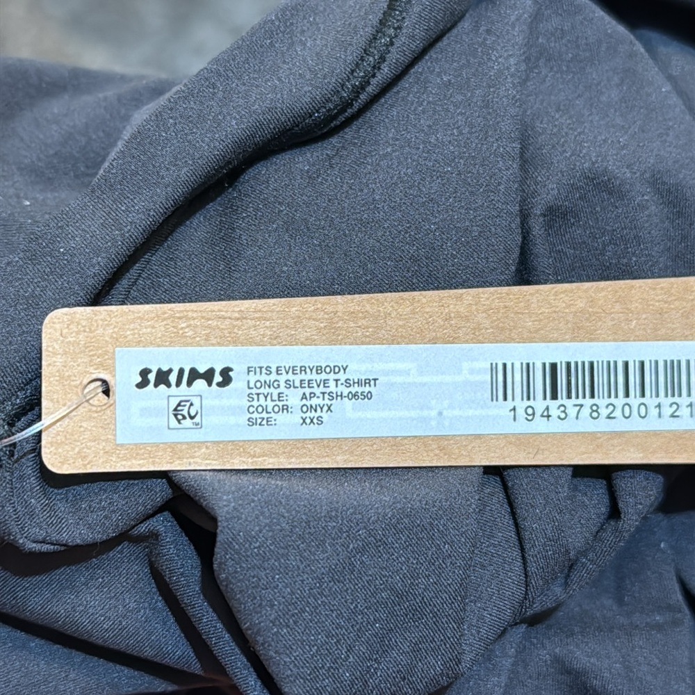 SKIMS FITS EVERYBODY LONG SLEEVE T-SHIRT - Picture 10 of 11
